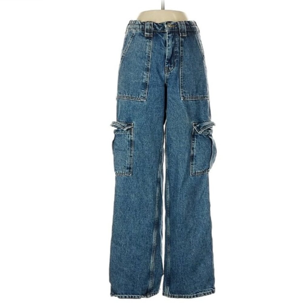 BDG cargo boyfriend  mid rise medium wash jeans size 24